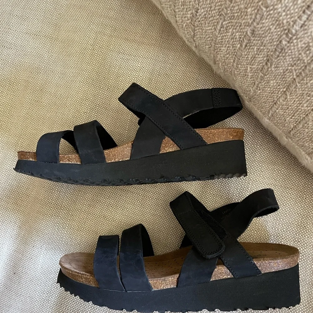 Spring Step sandals. - Picture 2 of 8